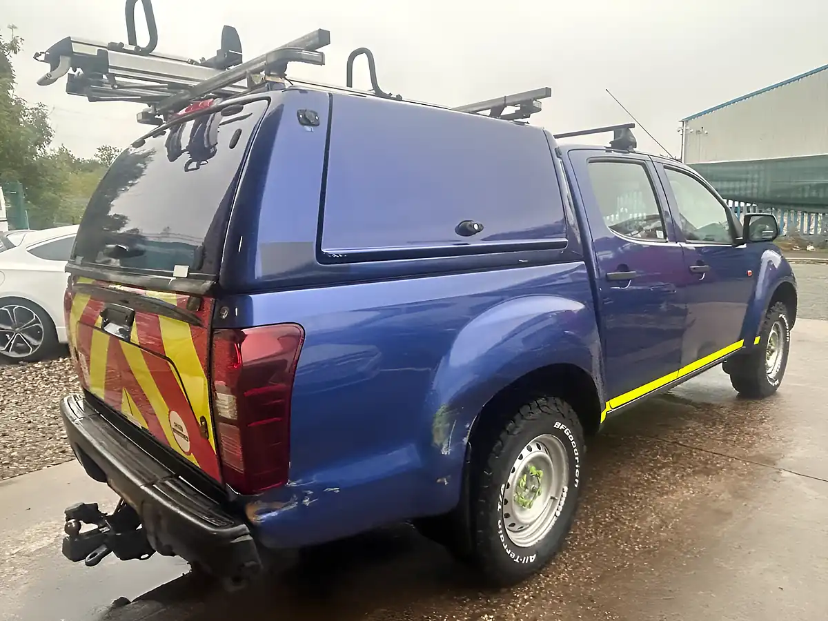 Used 2019 Isuzu D-Max Utility Blue - Interior and Exterior details 4