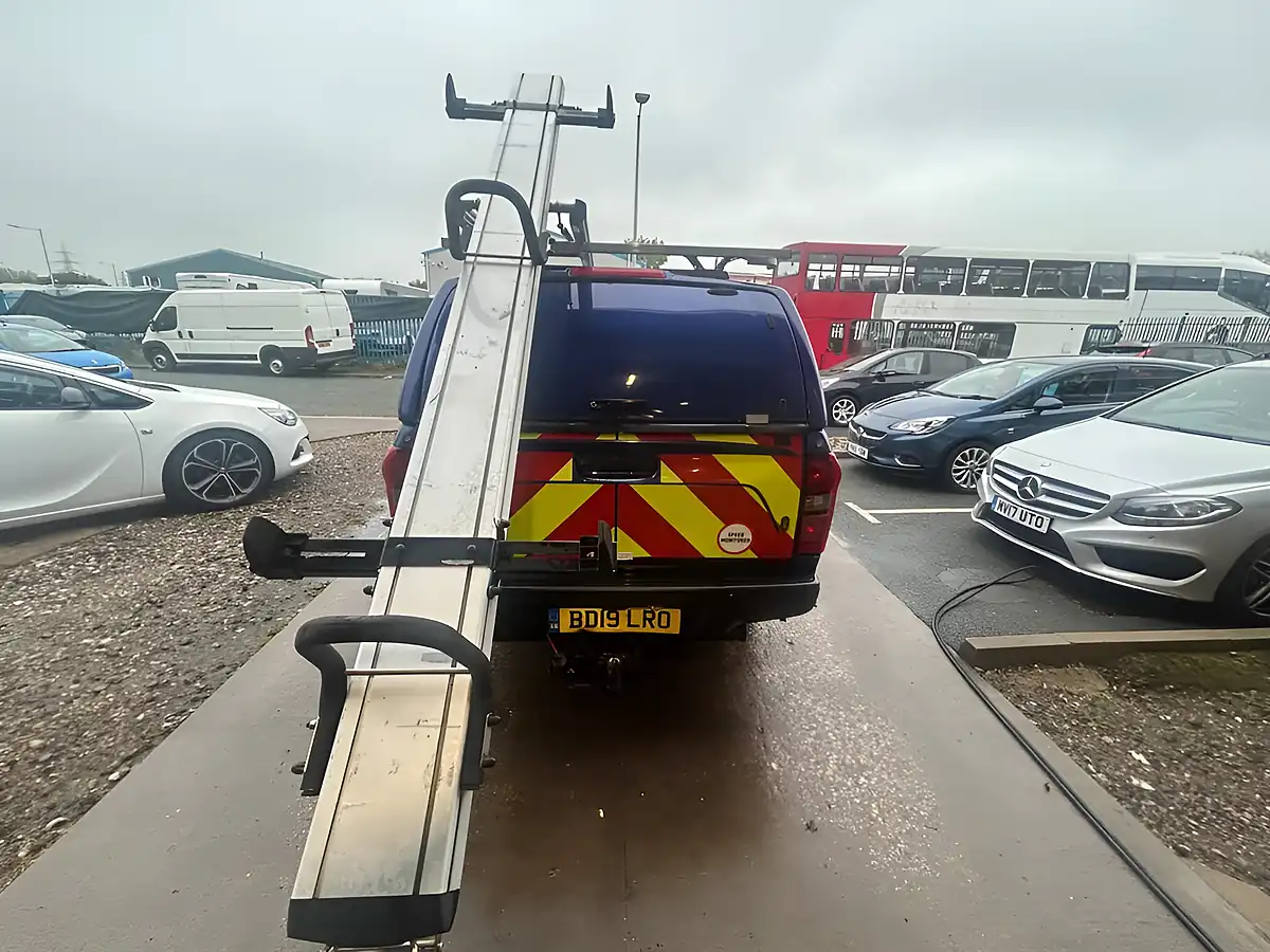 Used 2019 Isuzu D-Max Utility Blue - Interior and Exterior details 8