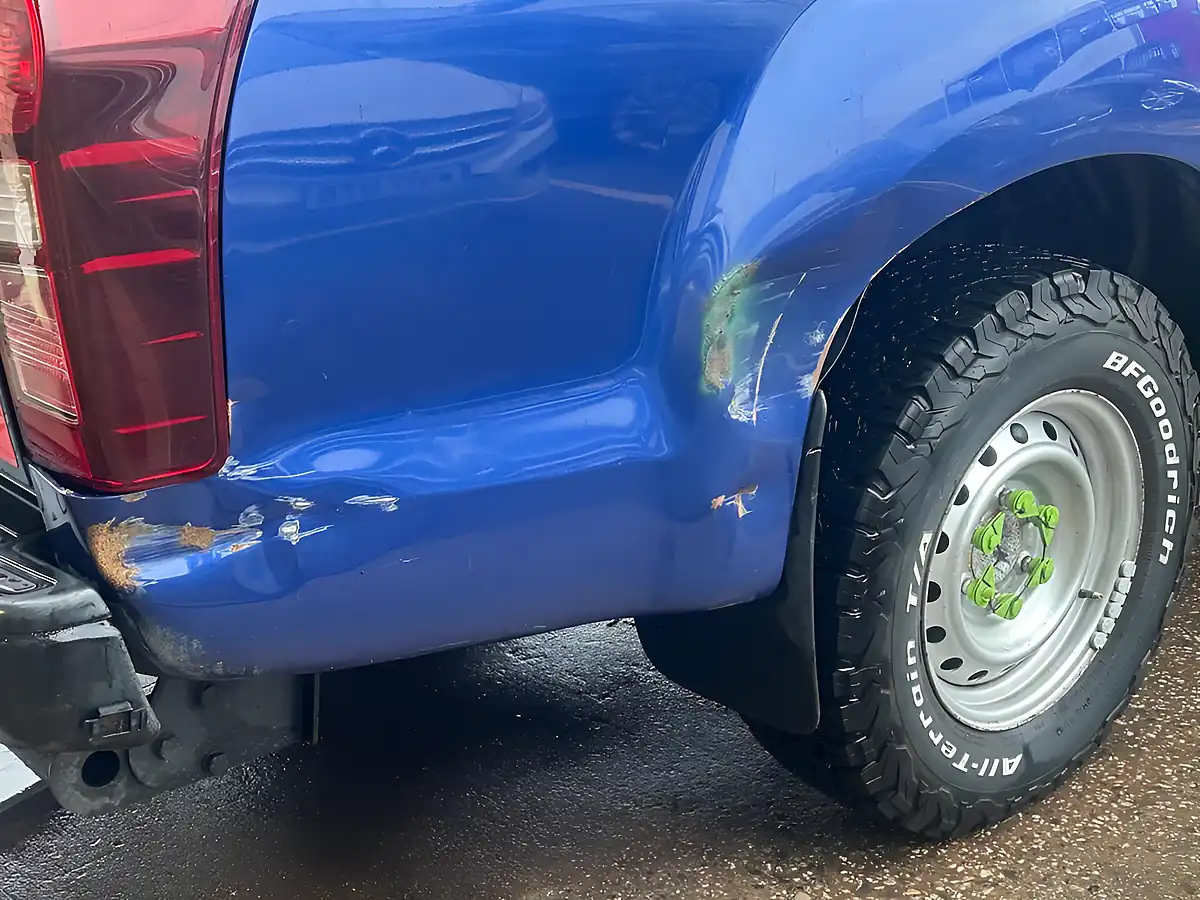 Used 2019 Isuzu D-Max Utility Blue - Interior and Exterior details 9