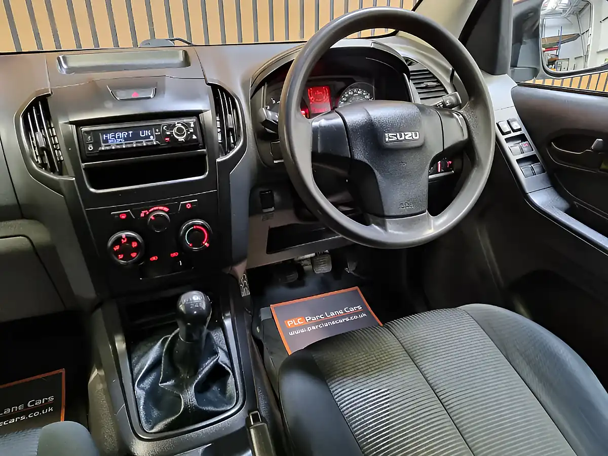 Used 2019 Isuzu D-Max Workman+ Splash White - Interior and Exterior details 10