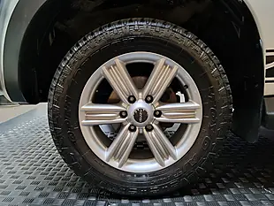 Used 2019 Isuzu D-Max Workman+ Splash White - Interior and Exterior details 12