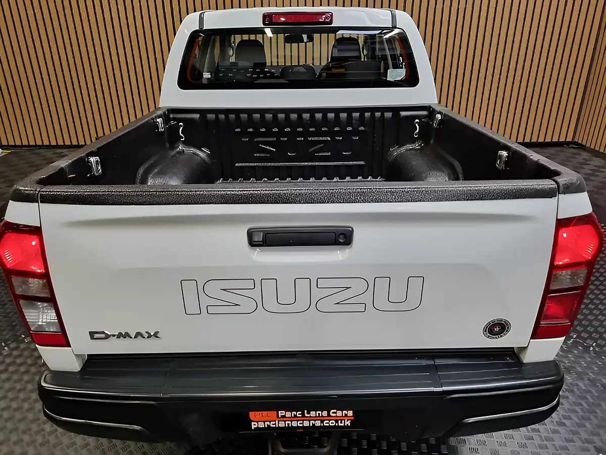 Used 2019 Isuzu D-Max Workman+ Splash White - Interior and Exterior details 15
