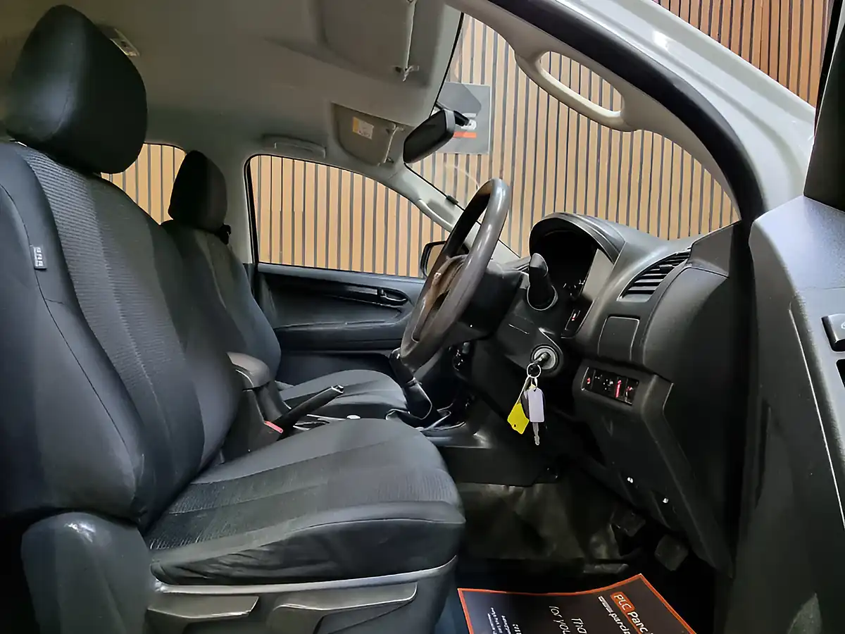 Used 2019 Isuzu D-Max Workman+ Splash White - Interior and Exterior details 16
