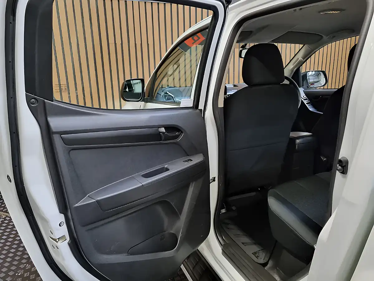 Used 2019 Isuzu D-Max Workman+ Splash White - Interior and Exterior details 18