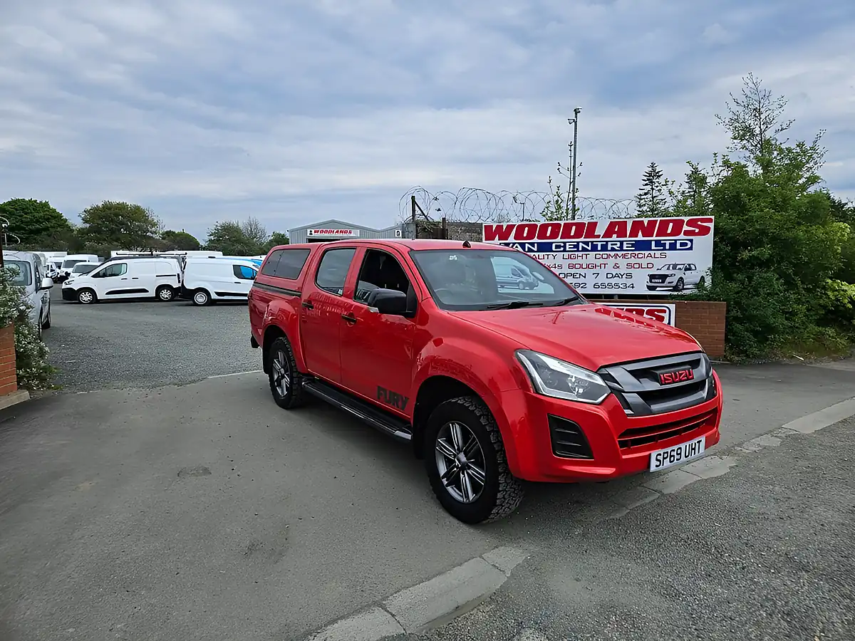 Used 2019 Isuzu D-Max Yukon Red - Front View