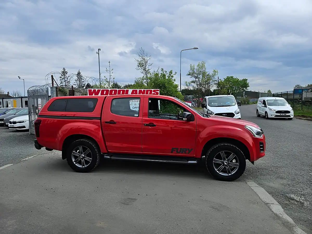 Used 2019 Isuzu D-Max Yukon Red - Interior and Exterior details 2