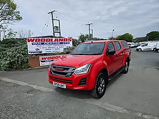 Used 2019 Isuzu D-Max Yukon Red - Interior and Exterior details 4