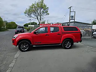 Used 2019 Isuzu D-Max Yukon Red - Interior and Exterior details 5