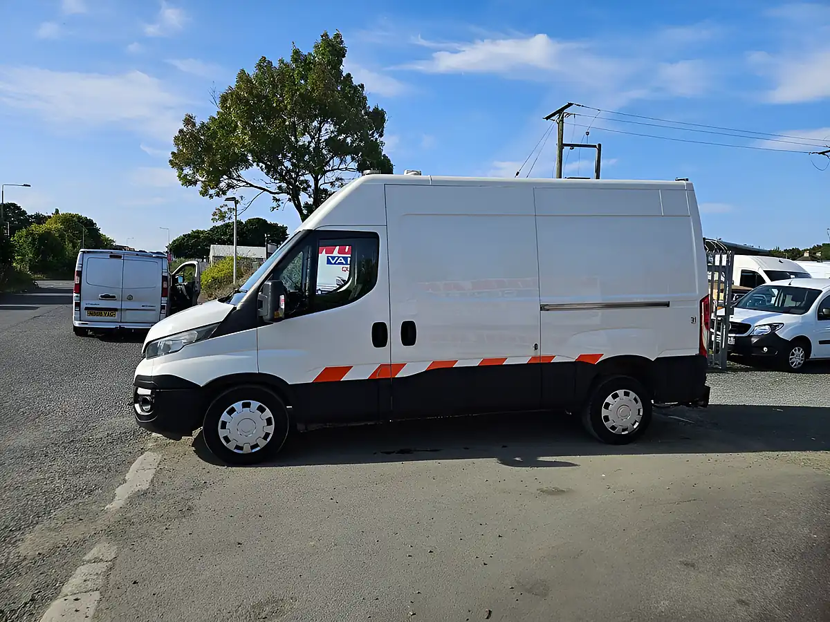 Used 2019 Iveco Daily 35S 3520 (business) White - Interior and Exterior details 5