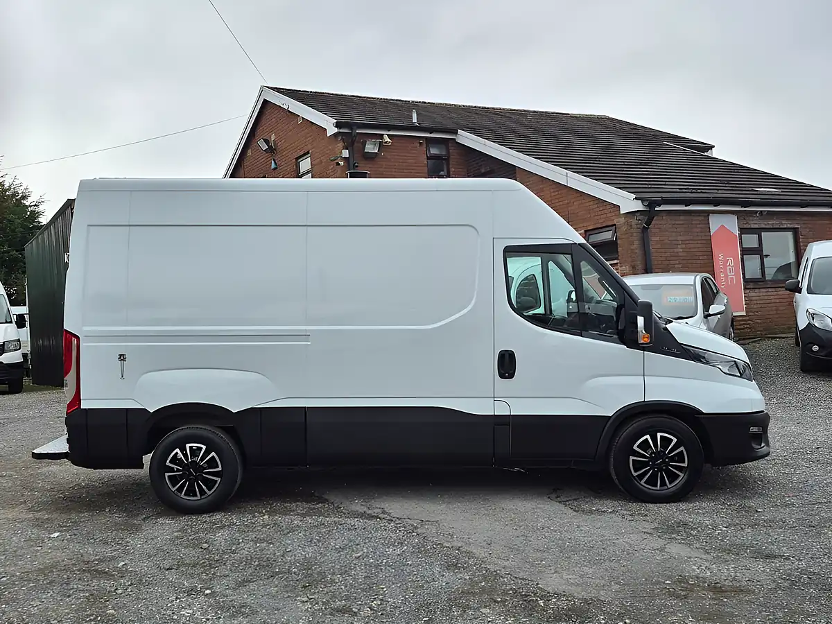 Used 2019 Iveco Daily 35S 3520 Mwb High Roof White - Interior and Exterior details 5