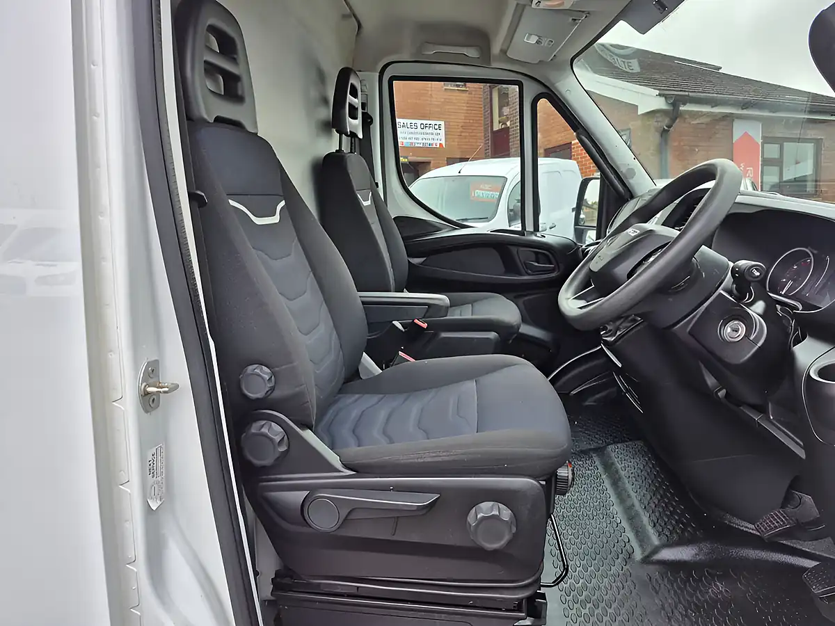 Used 2019 Iveco Daily 35S 3520 Mwb High Roof White - Interior and Exterior details 8