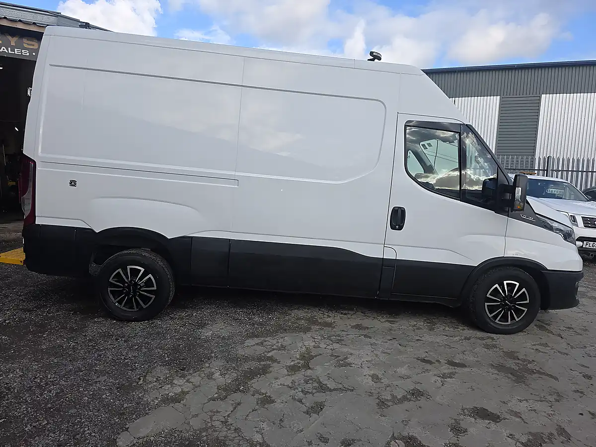 Used 2019 Iveco Daily 35S 3520 Panel Van White - Interior and Exterior details 8