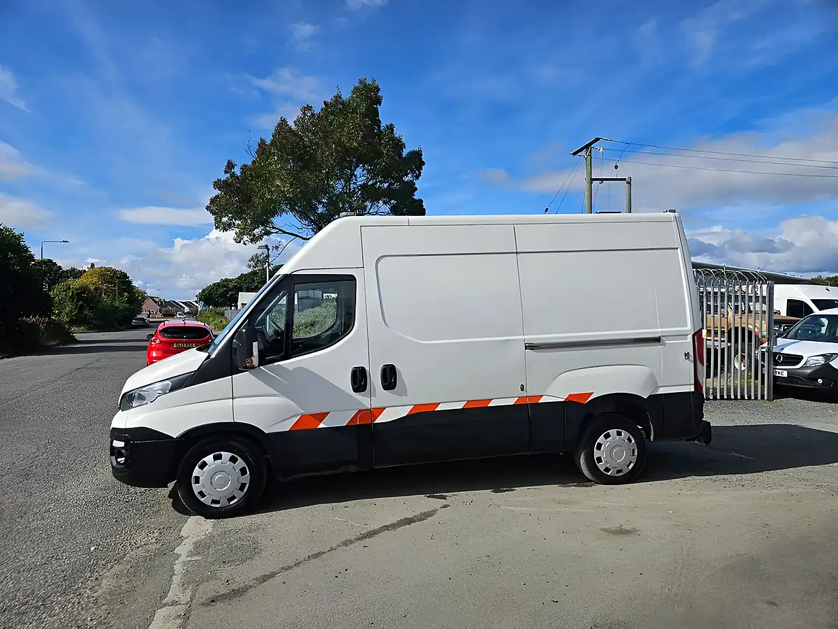 Used 2019 Iveco Daily 35S12V Mwb White - Interior and Exterior details 5