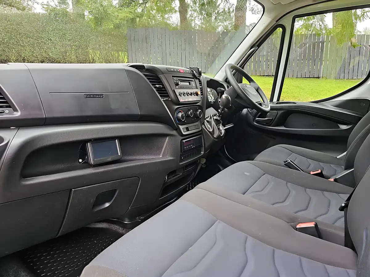 Used 2019 Iveco Daily 70C18D Dropside White - Interior and Exterior details 14