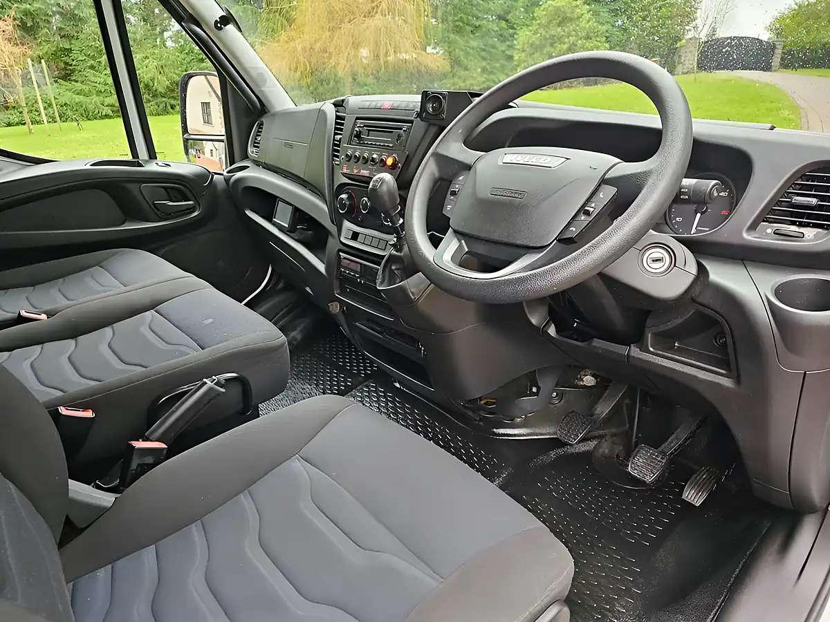 Used 2019 Iveco Daily 70C18D Dropside White - Interior and Exterior details 9