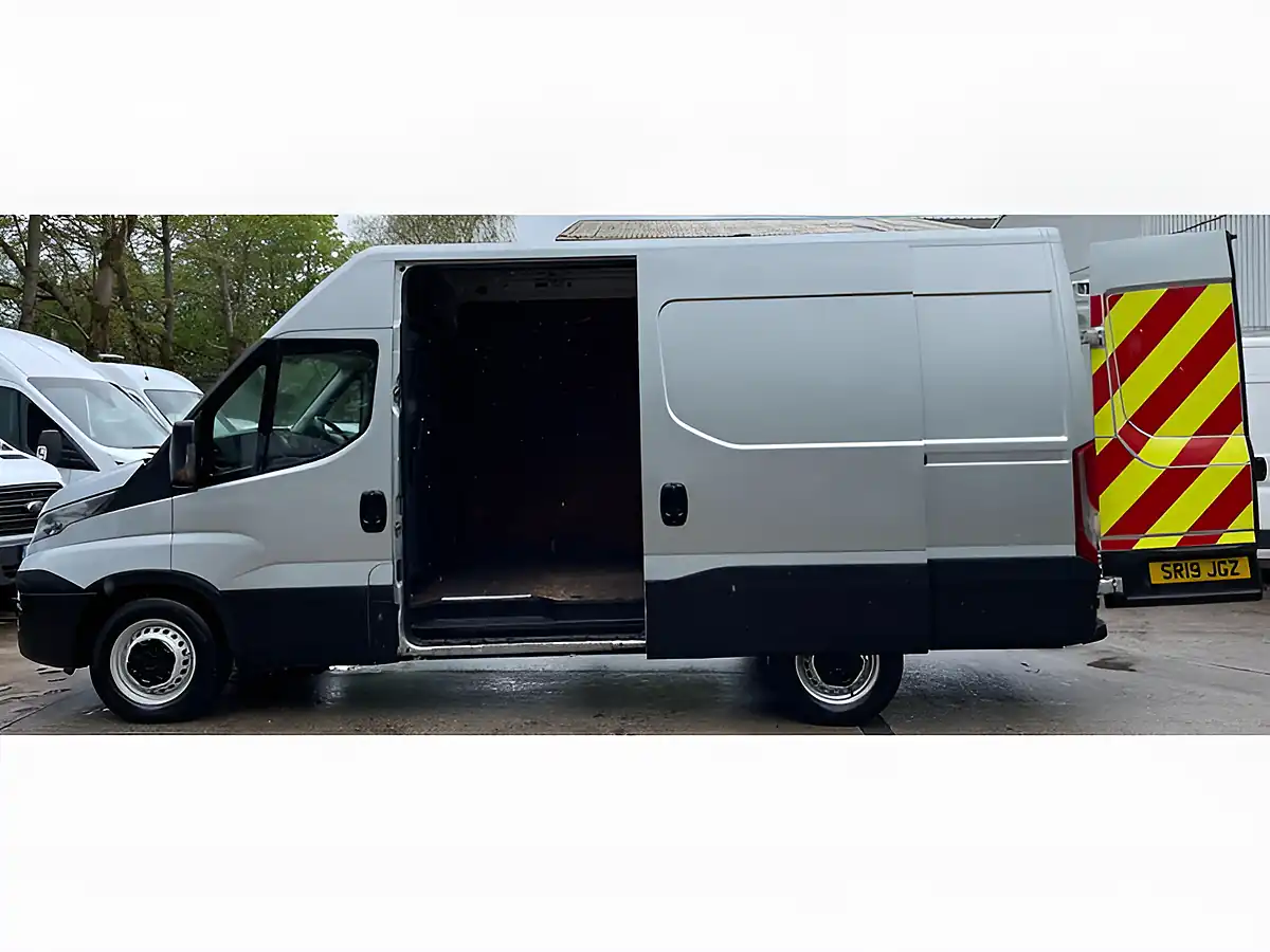 Used 2019 Iveco Daily Business 35S 3520 White - Interior and Exterior details 9