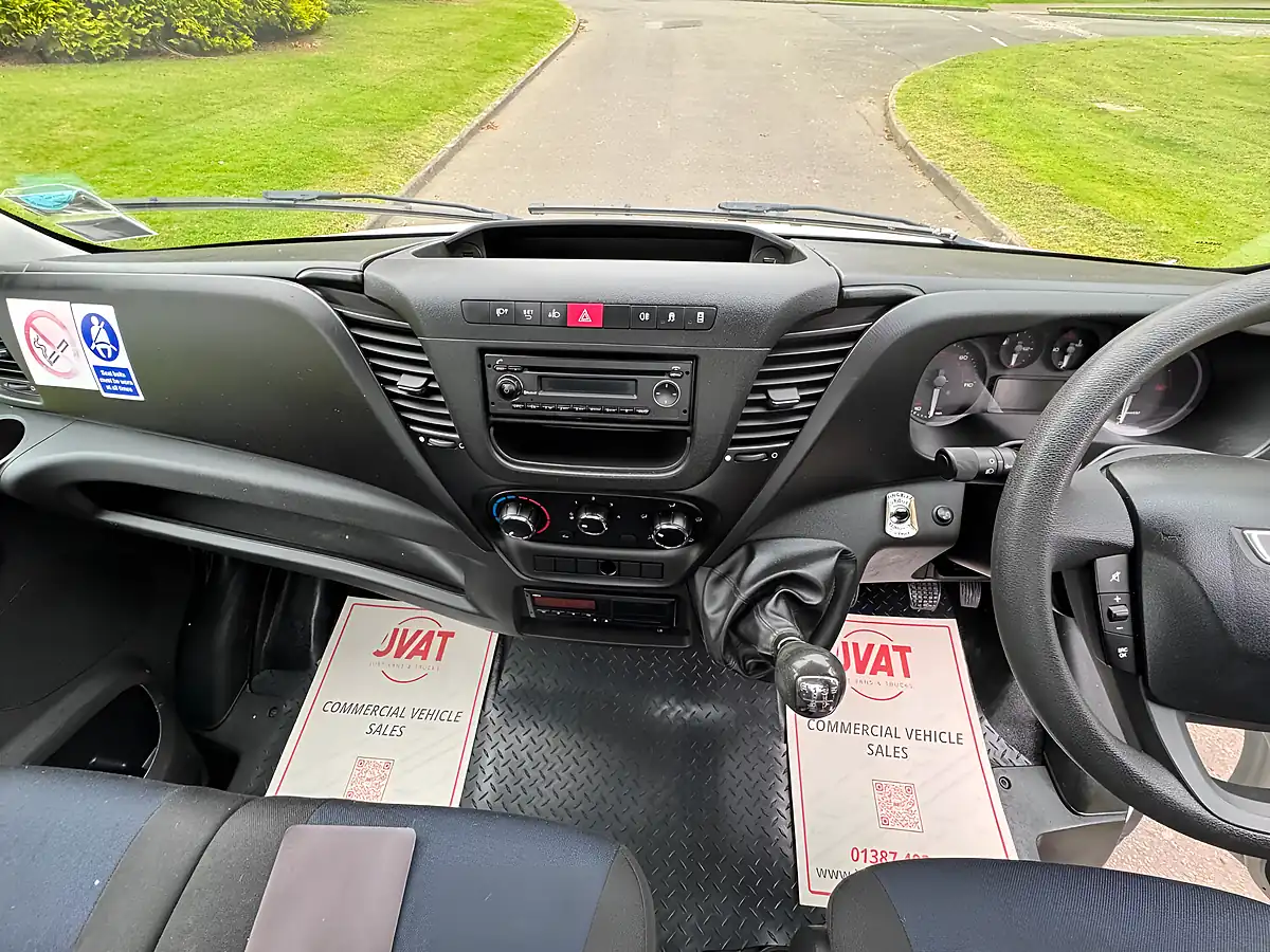 Used 2019 Iveco Daily Dropside / Tipper White - Interior and Exterior details 13
