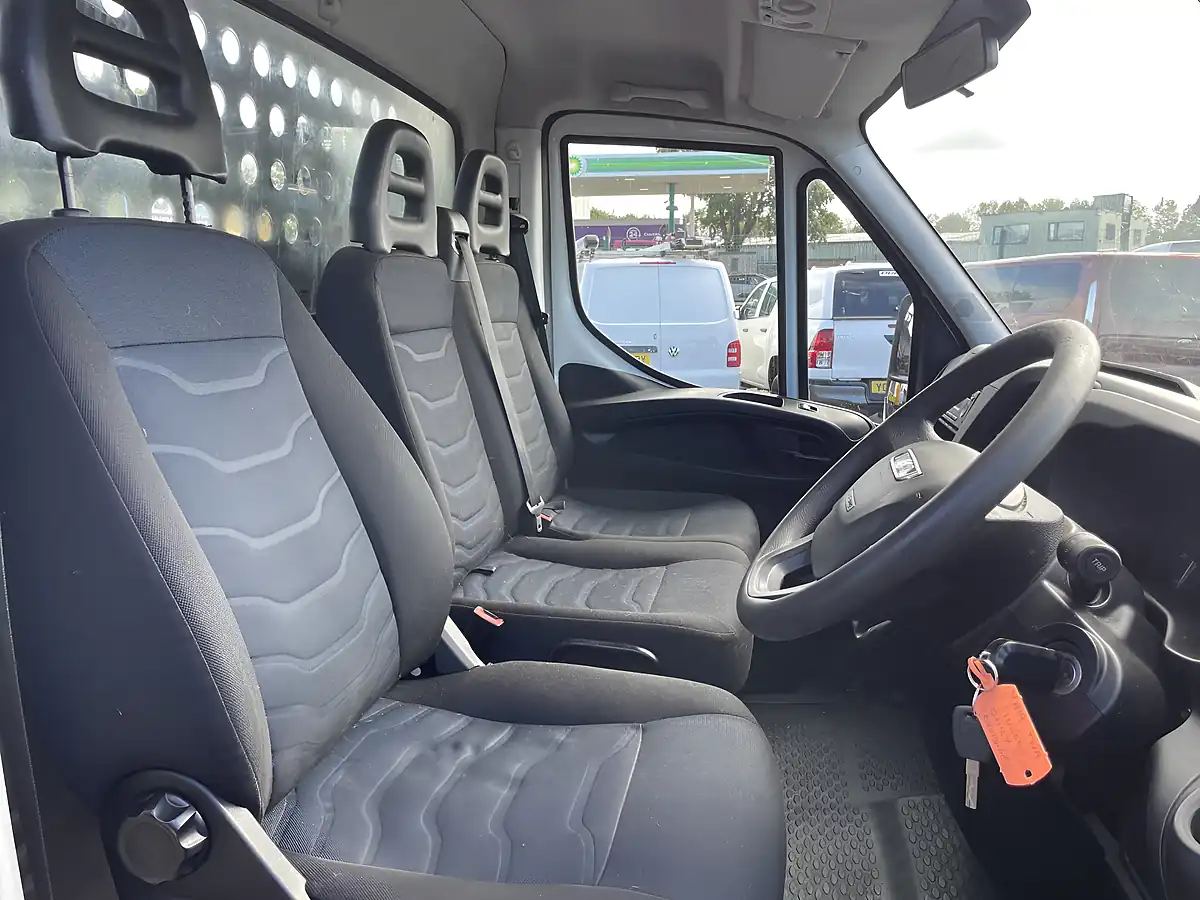 Used 2019 Iveco Daily Dropside White - Interior and Exterior details 10