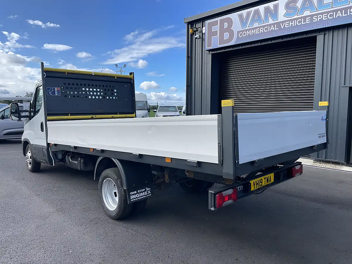 Used 2019 Iveco Daily Dropside White - Interior and Exterior details 5