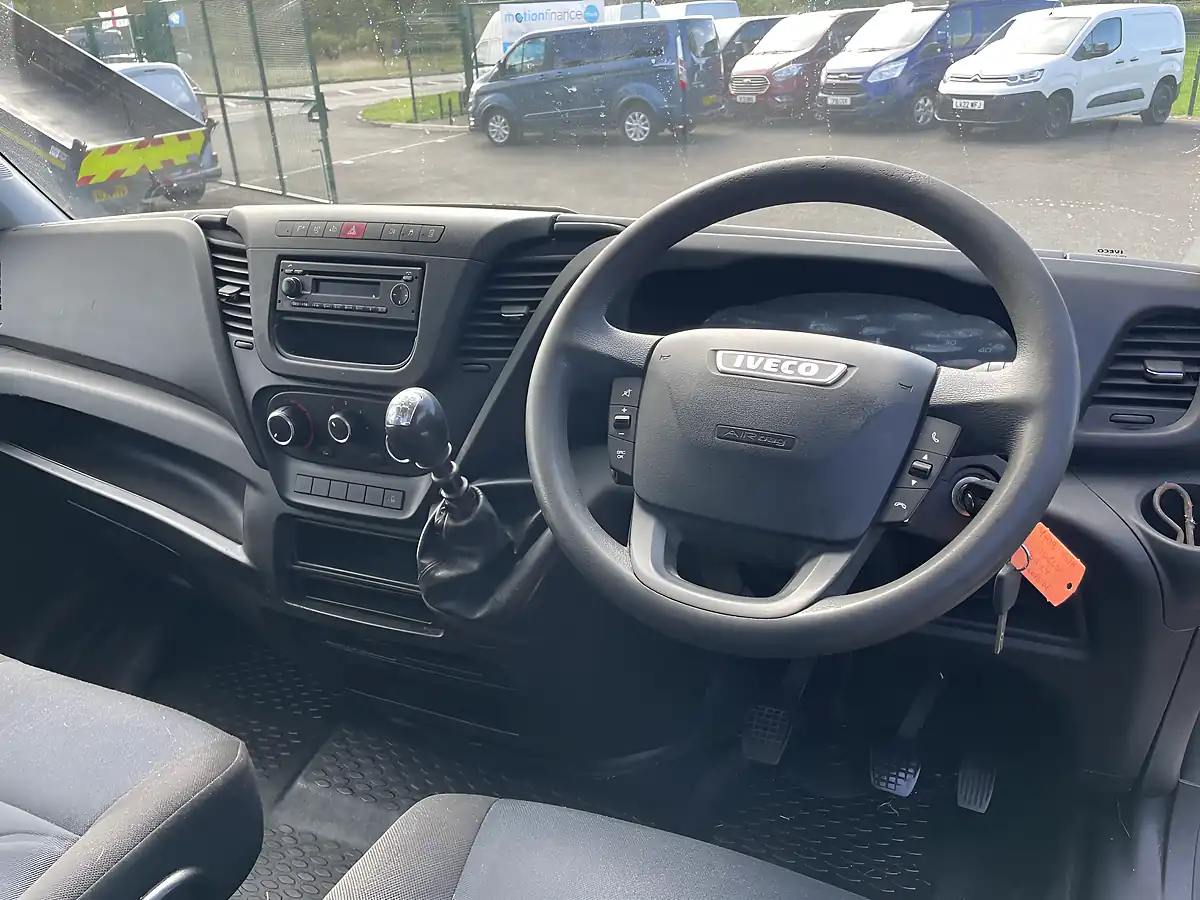 Used 2019 Iveco Daily Dropside White - Interior and Exterior details 8