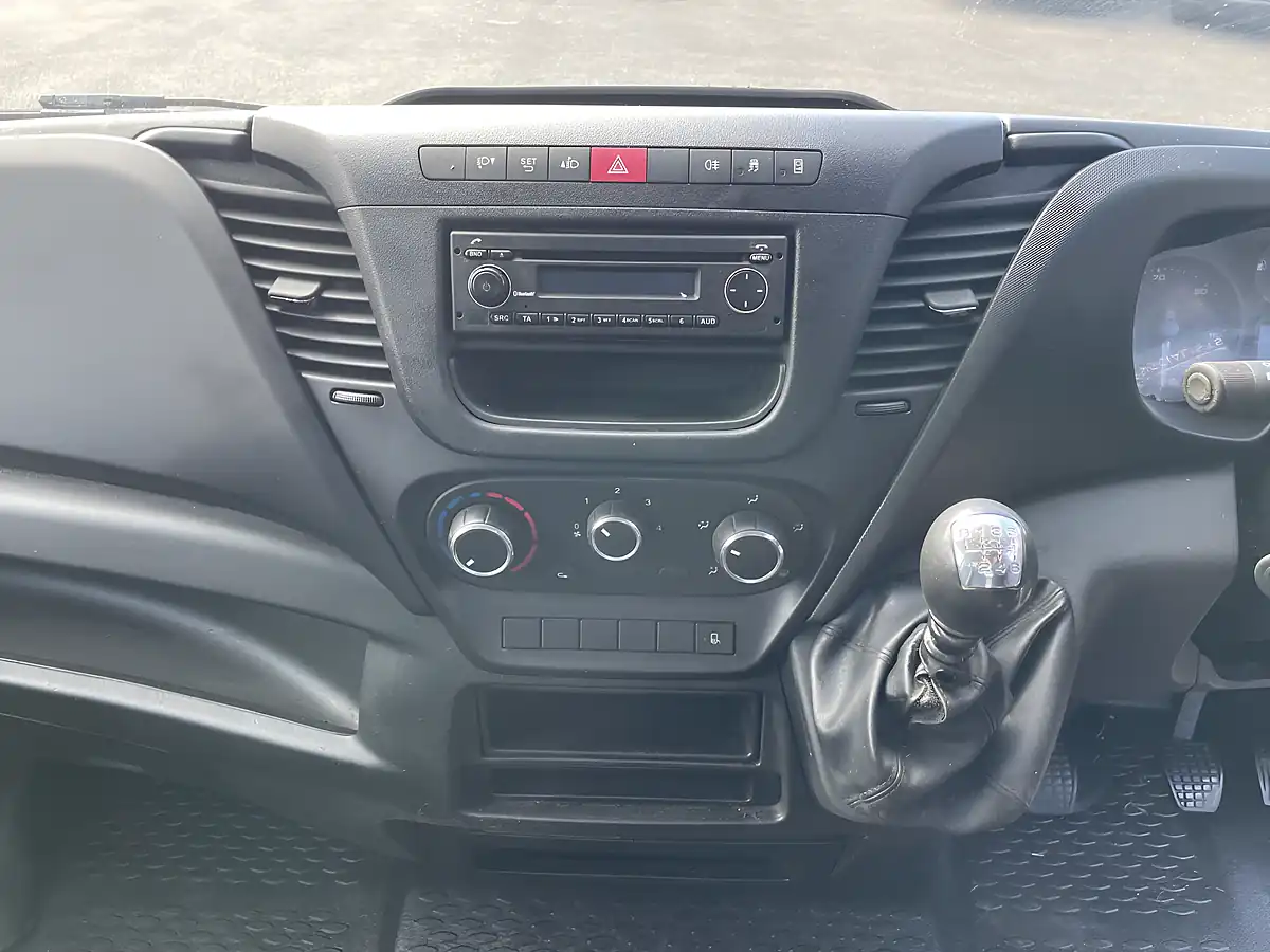 Used 2019 Iveco Daily Dropside White - Interior and Exterior details 9
