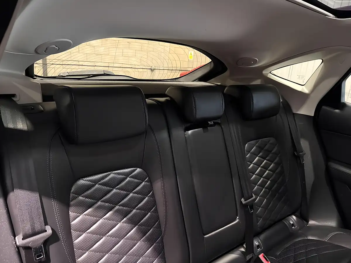 Used 2019 Jaguar E-Pace Hse Blue - Interior and Exterior details 13