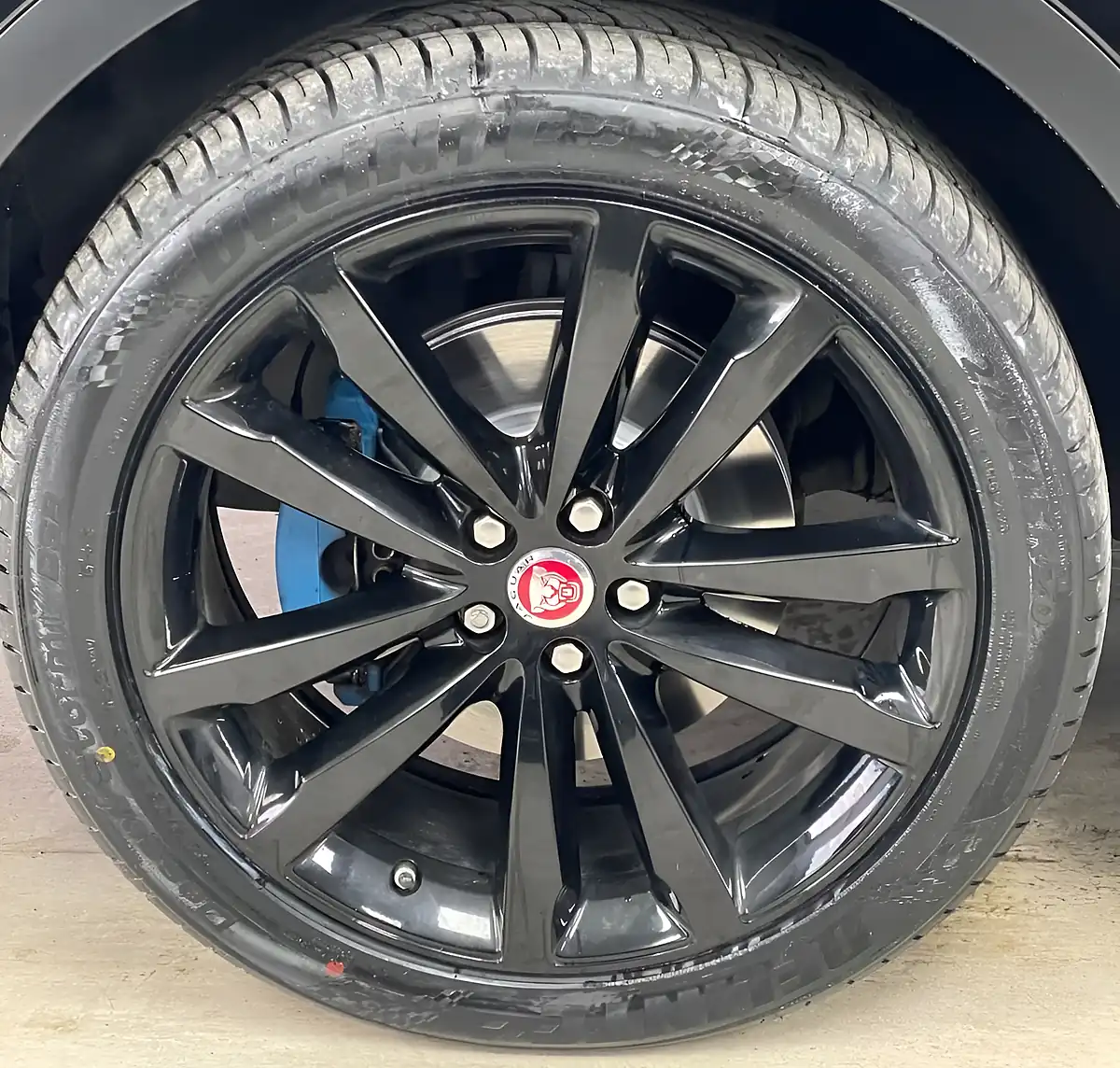 Used 2019 Jaguar E-Pace R-Dynamic Hse Black - Interior and Exterior details 11
