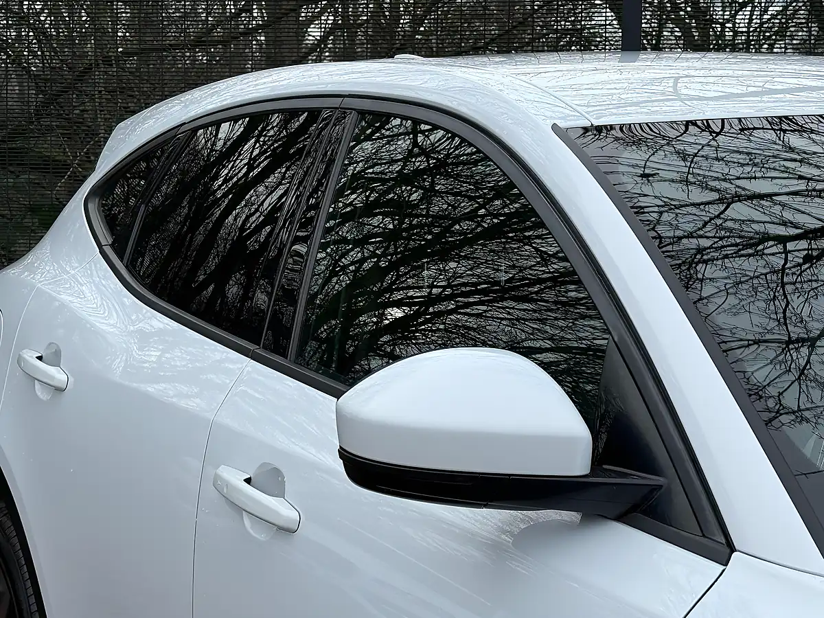 Used 2019 Jaguar E-Pace R-Dynamic Hse White - Interior and Exterior details 15