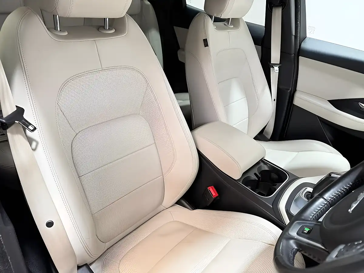 Used 2019 Jaguar E-Pace R-Dynamic Hse White - Interior and Exterior details 13