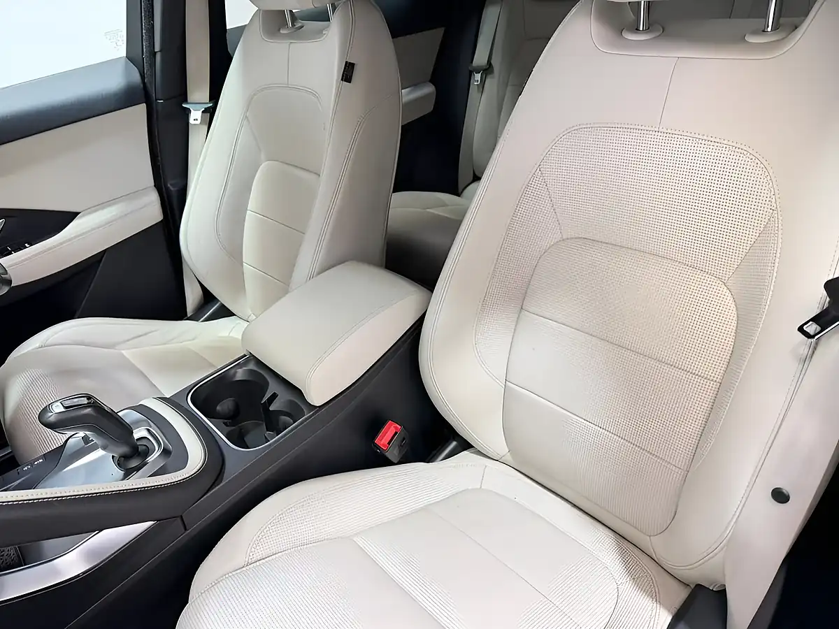 Used 2019 Jaguar E-Pace R-Dynamic Hse White - Interior and Exterior details 15