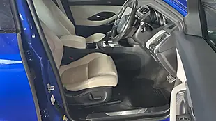 Used 2019 Jaguar E-Pace R-Dynamic S Caesium Blue - Interior and Exterior details 7
