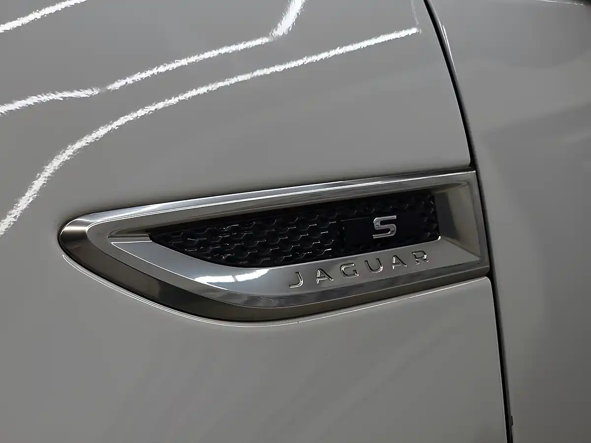 Used 2019 Jaguar E-Pace R-Dynamic S White - Interior and Exterior details 11