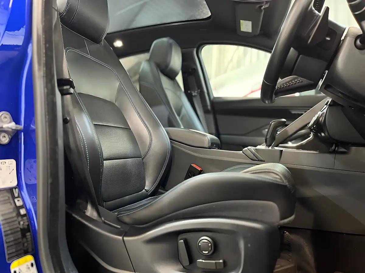 Used 2019 Jaguar E-Pace R-Dynamic Se Blue - Interior and Exterior details 11
