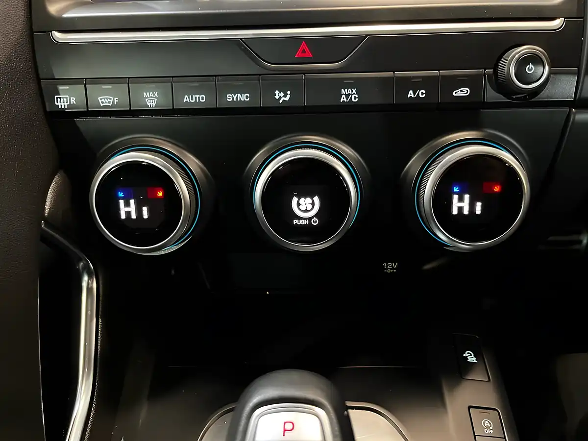 Used 2019 Jaguar E-Pace R-Dynamic Se Blue - Interior and Exterior details 15