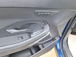 Used 2019 Jaguar E-Pace R-Dynamic Se Blue - Interior and Exterior details 15