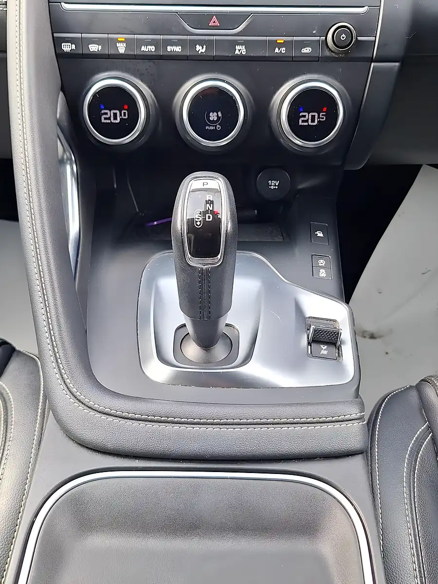 Used 2019 Jaguar E-Pace R-Dynamic Se Blue - Interior and Exterior details 9