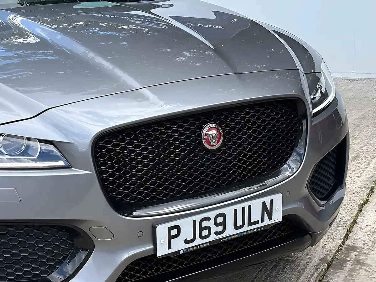 Used 2019 Jaguar F-Pace Chequered Flag Eiger Grey - Interior and Exterior details 4