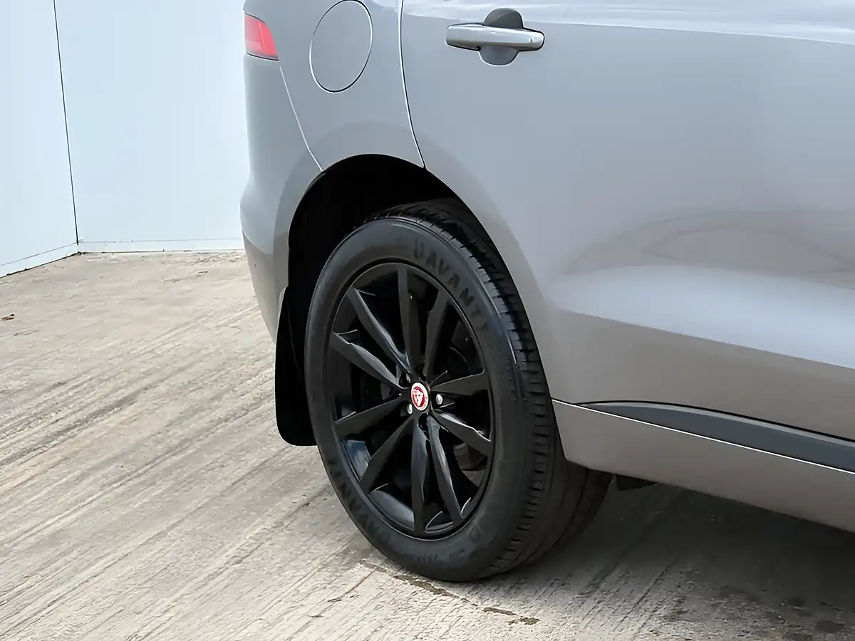 Used 2019 Jaguar F-Pace Chequered Flag Eiger Grey - Interior and Exterior details 5