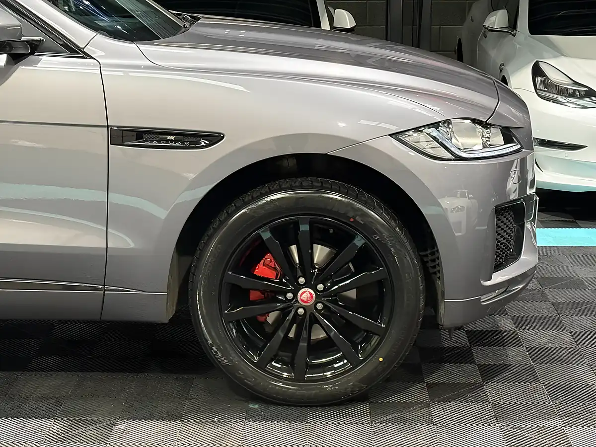 Used 2019 Jaguar F-Pace Chequered Flag Grey - Interior and Exterior details 15