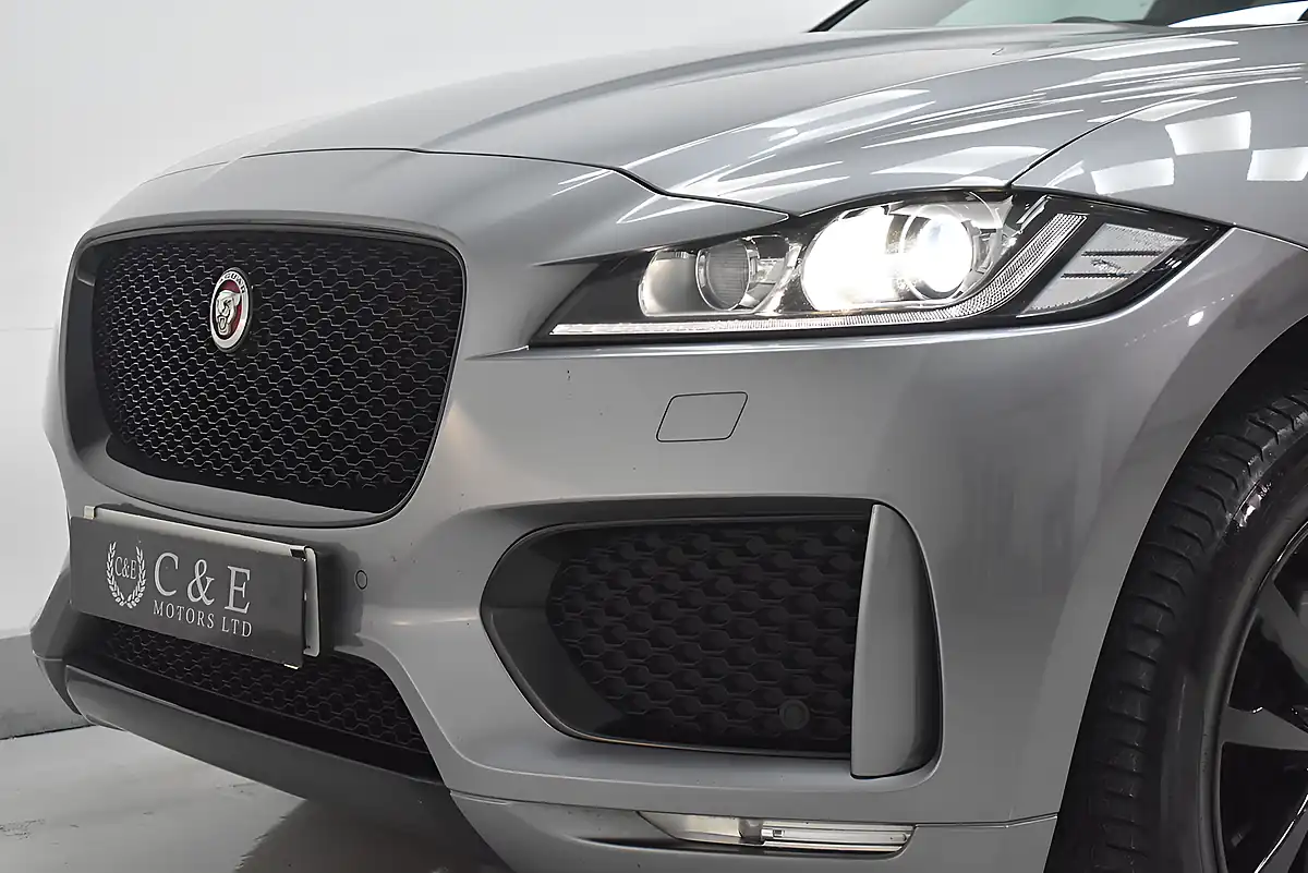 Used 2019 Jaguar F-Pace Chequered Flag Grey - Interior and Exterior details 7