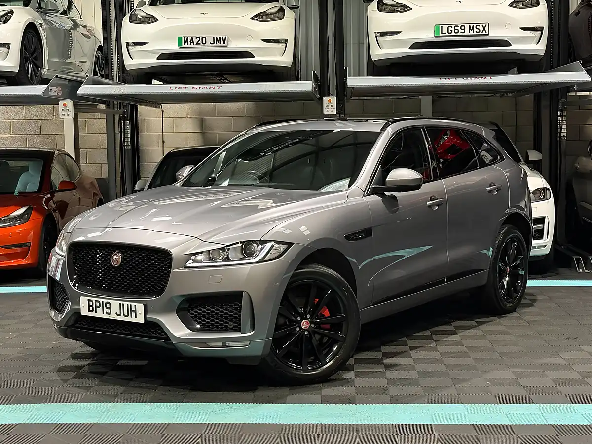 Used 2019 Jaguar F-Pace Chequered Flag Grey - Interior and Exterior details 5