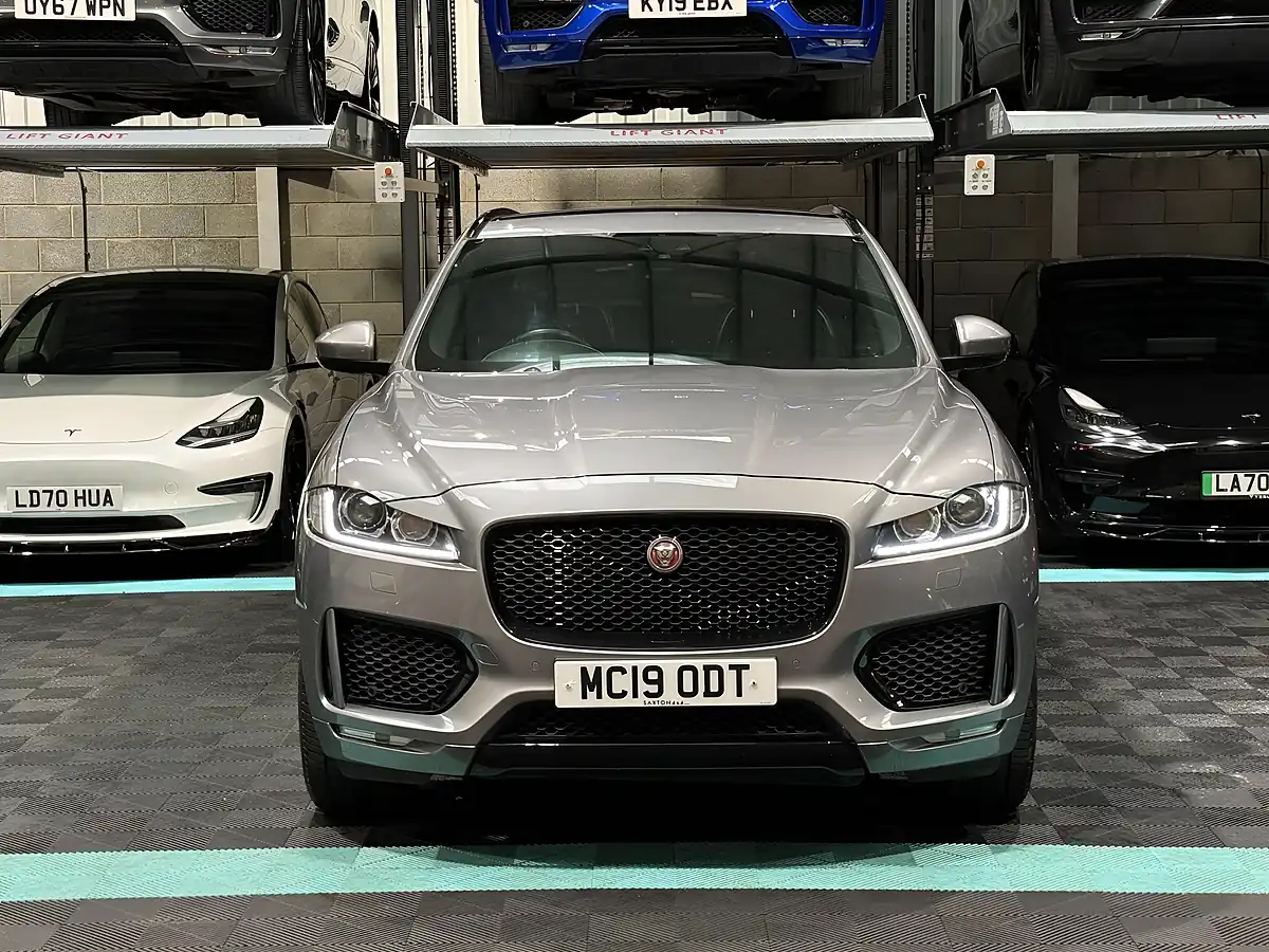 Used 2019 Jaguar F-Pace Chequered Flag Grey - Interior and Exterior details 4