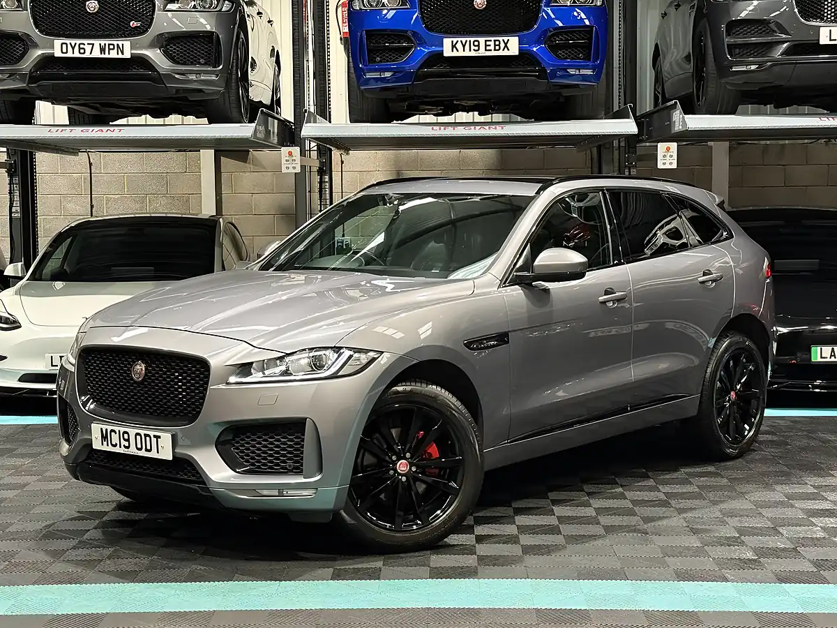 Used 2019 Jaguar F-Pace Chequered Flag Grey - Interior and Exterior details 5