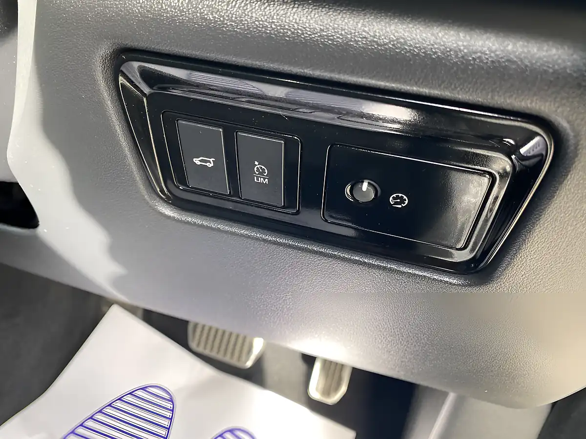 Used 2019 Jaguar F-Pace Chequered Flag White - Interior and Exterior details 13