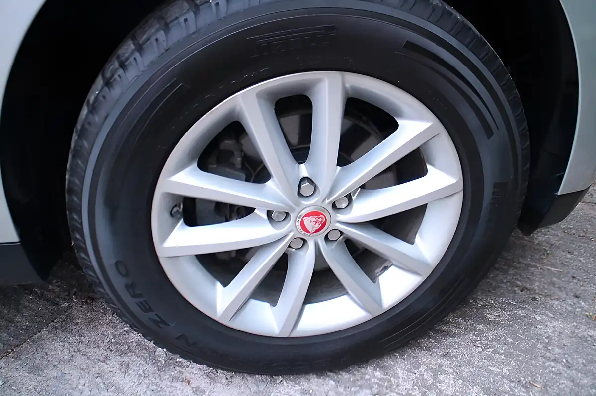 Used 2019 Jaguar F-Pace Prestige Silver - Interior and Exterior details 10