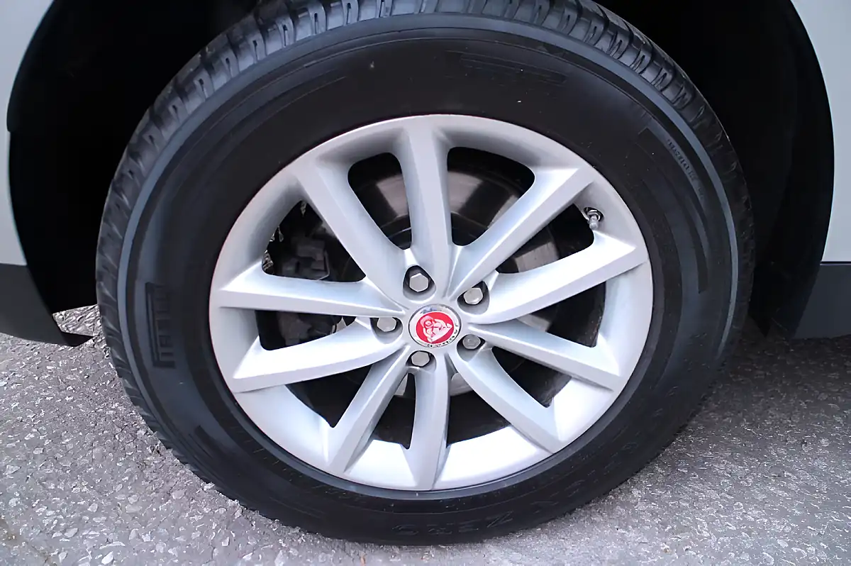 Used 2019 Jaguar F-Pace Prestige Silver - Interior and Exterior details 9