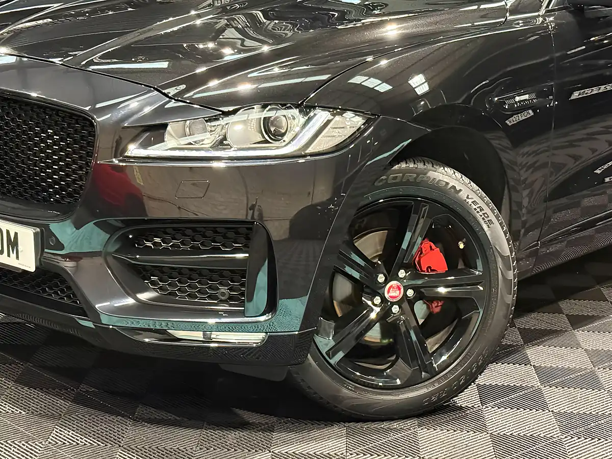 Used 2019 Jaguar F-Pace R-Sport Black - Interior and Exterior details 10