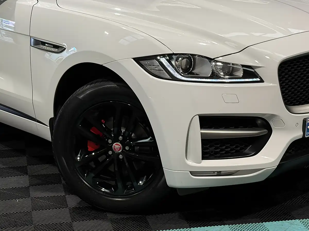 Used 2019 Jaguar F-Pace R-Sport White - Interior and Exterior details 11