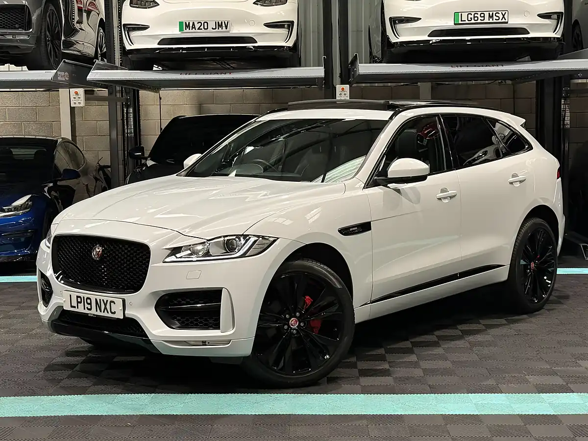 Used 2019 Jaguar F-Pace R-Sport White - Interior and Exterior details 5