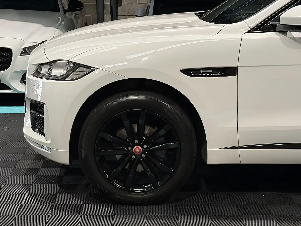 Used 2019 Jaguar F-Pace R-Sport White - Interior and Exterior details 10